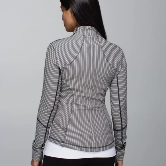 Lululemon forme jacket sz 2. EUC. Blue and cream - Picture 2 of 5